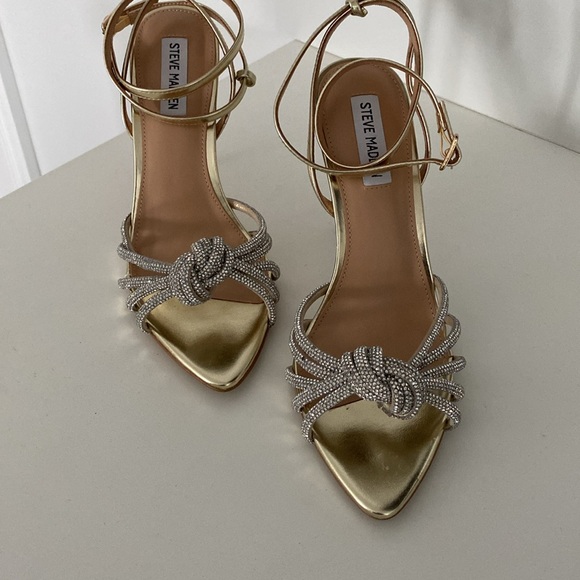 Stunning Pair of Steve Madden Able Gold Stilettos in Size 9 - Worn once! - Picture 2 of 5